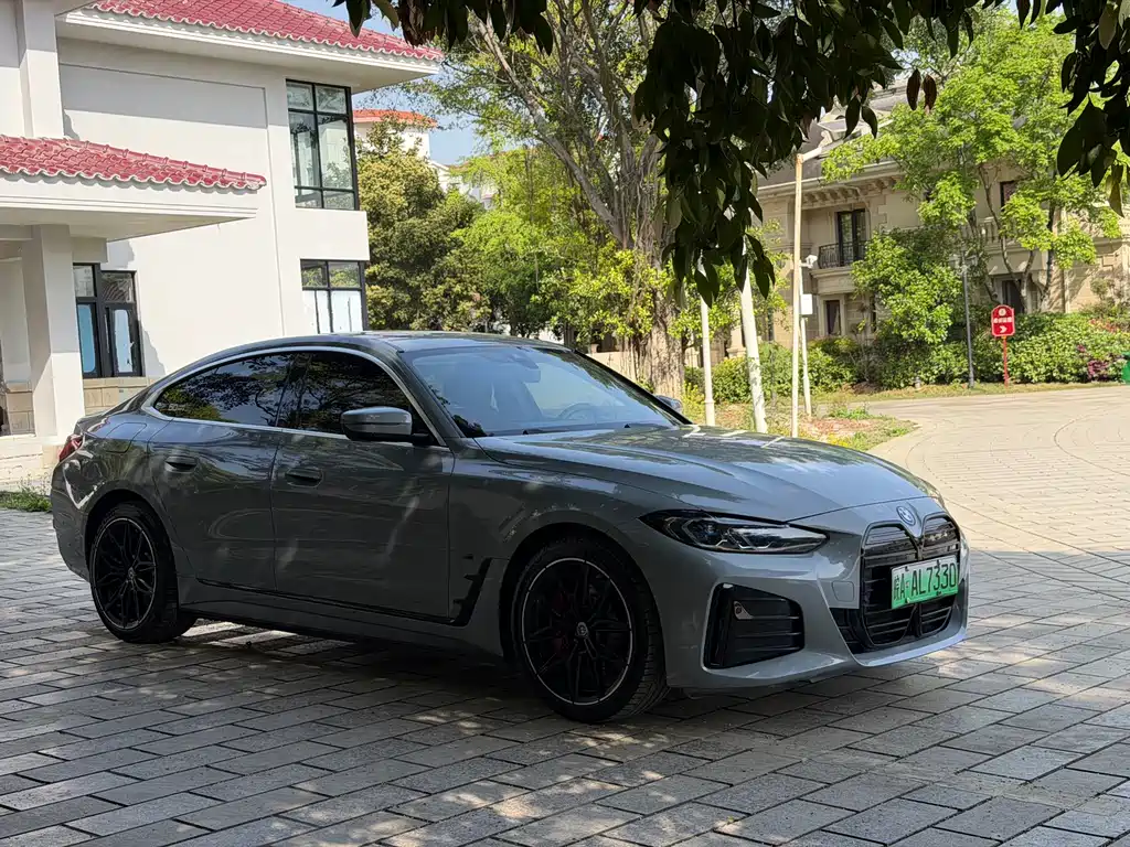 BMW i4 2023 eDrive35