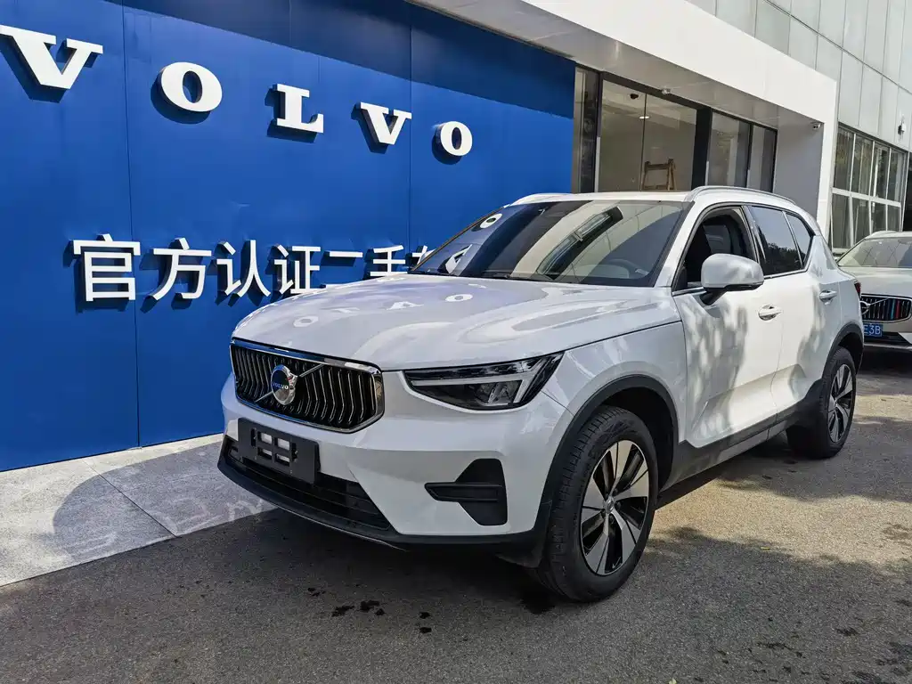 Volvo XC40 2024 B3 Core Luxury