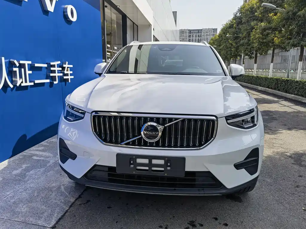 Volvo XC40 2024 B3 Core Luxury