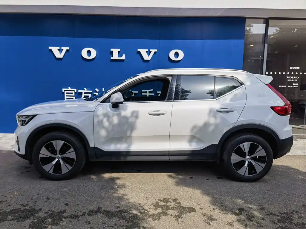 Volvo XC40 2024 B3 Core Luxury
