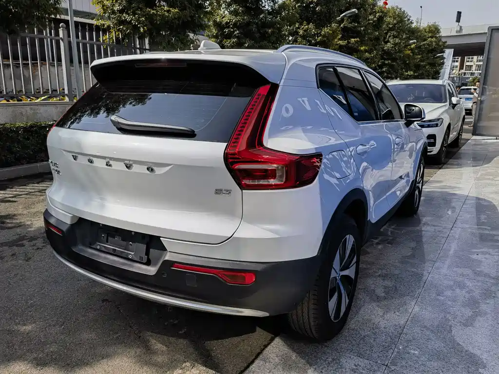 Volvo XC40 2024 B3 Core Luxury