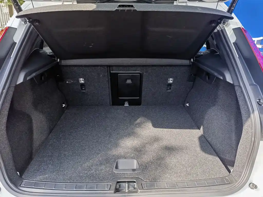 Volvo XC40 2024 B3 Core Luxury