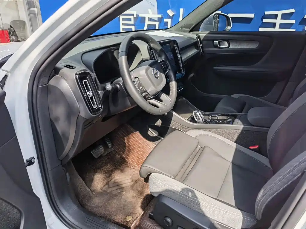 Volvo XC40 2024 B3 Core Luxury