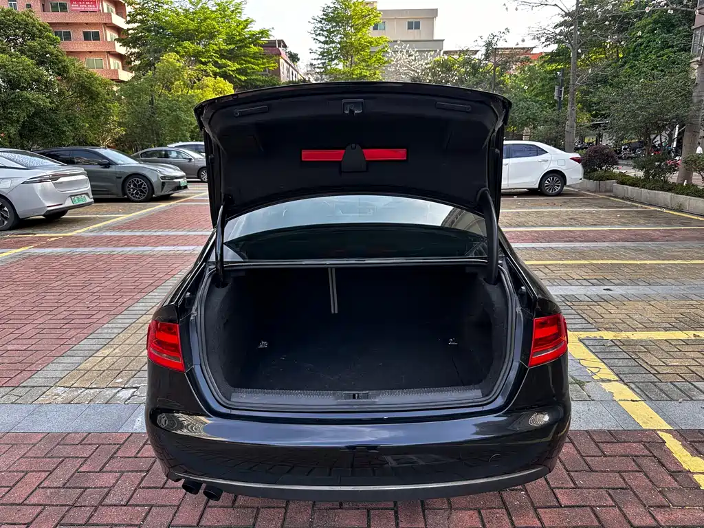 Audi A4L 2012 1.8 TFSI Manual Comfort Edition