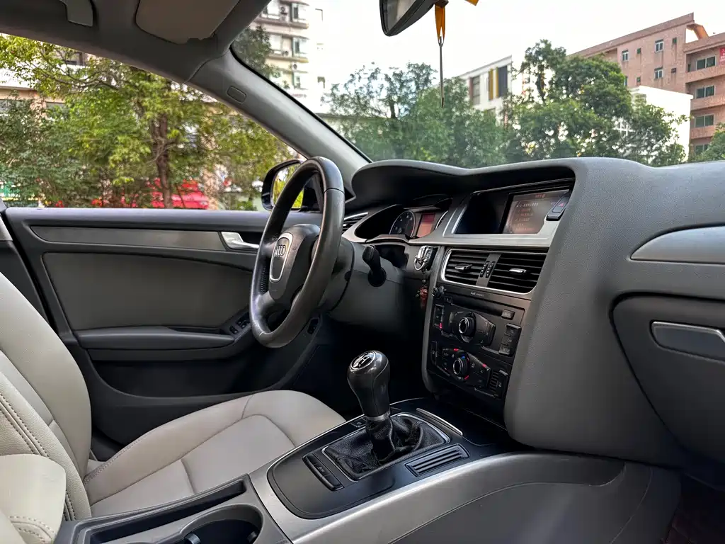 Audi A4L 2012 1.8 TFSI Manual Comfort Edition