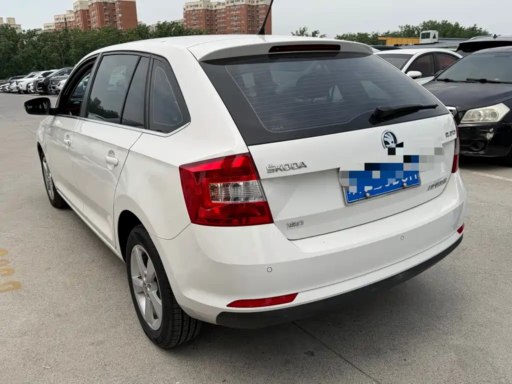 Skoda Rapid Spaceback 2018 1.6L Automatic Comfort Edition