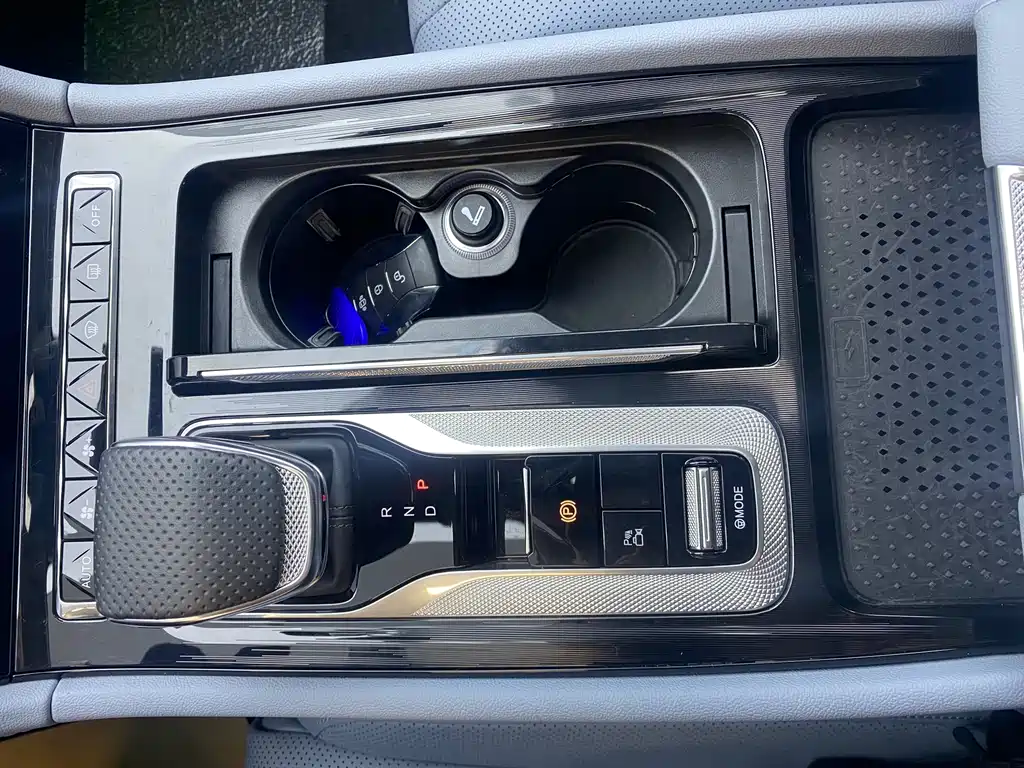 Hongqi H5 PHEV 2025 170 Super Hybrid Edition