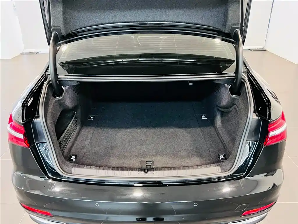 Audi A6L 2022 45 TFSI Zhenxuan Zhiya Edition