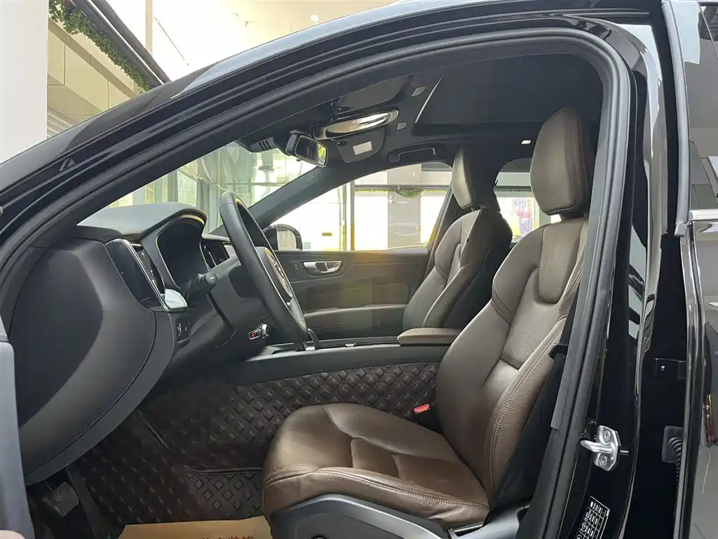Volvo XC60 2022 B5 AWD Inscription