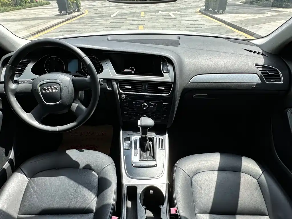 Audi A4L 2011 2.0 TFSI Standard