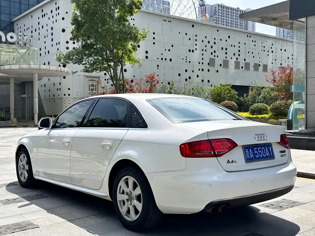 Audi A4L 2011 2.0 TFSI Standard
