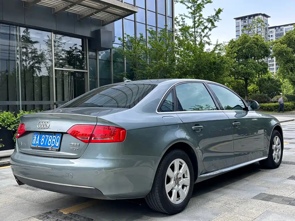Audi A4L 2011 2.0 TFSI Standard