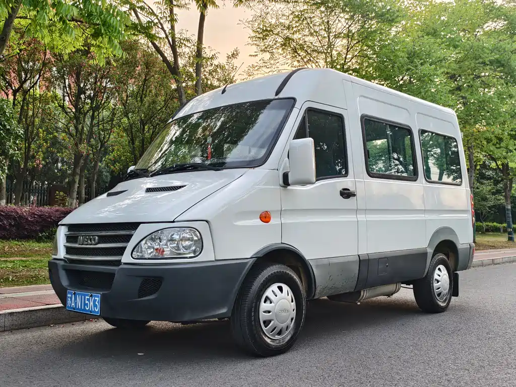 Iveco Power Daily 2013 3.0T-A42 Passenger High Roof F1C