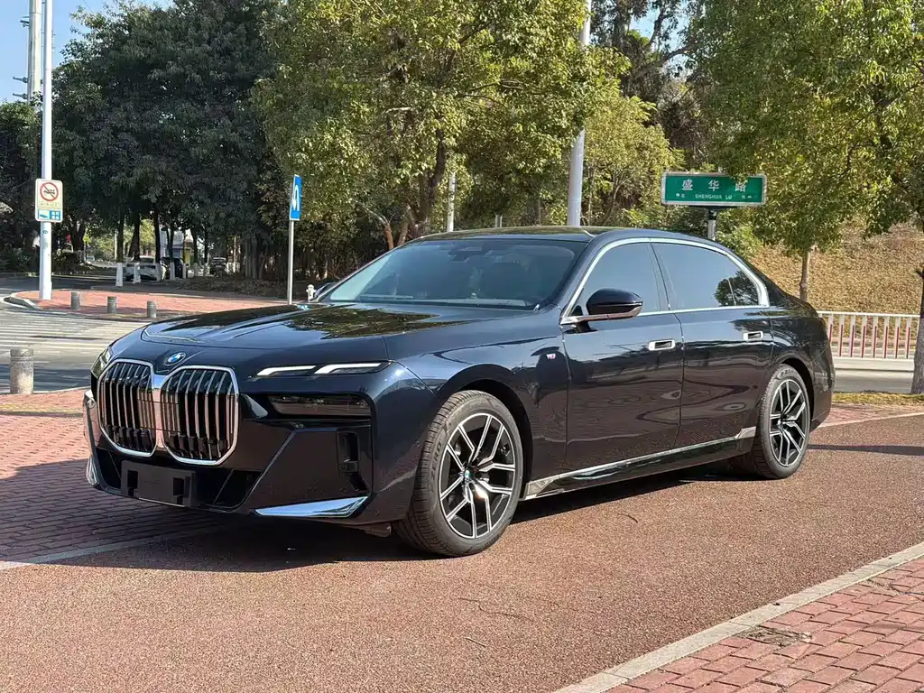 BMW 7 Series 2023 735Li M Sport Package