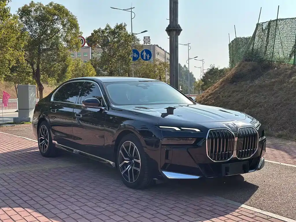 BMW 7 Series 2023 735Li M Sport Package