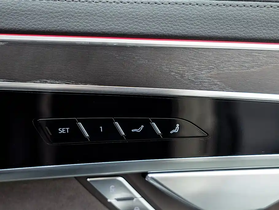 Audi A8L 2025 45 TFSI quattro Luxury