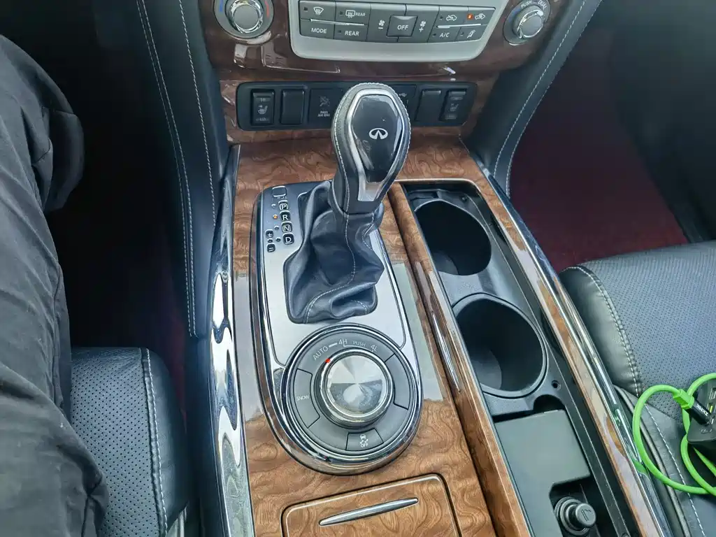Infiniti QX80 2016 5.6L 4WD