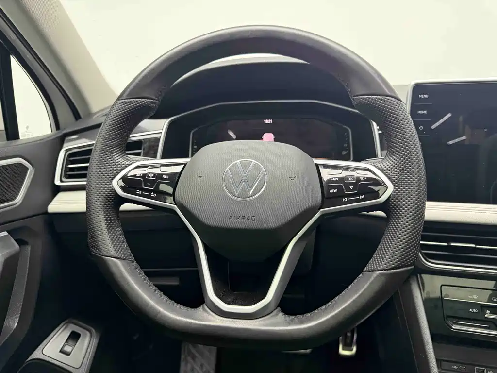 Volkswagen Tiguan L 2022 330TSI Automatic FWD Zhixiang Edition