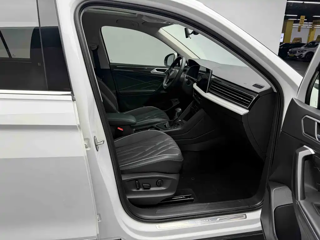 Volkswagen Tiguan L 2022 330TSI Automatic FWD Zhixiang Edition