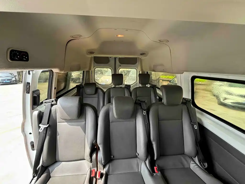 Ford Transit 2019 2.0T Diesel Business Travel Mid-Axis Mid-Roof 9-Seater China VI