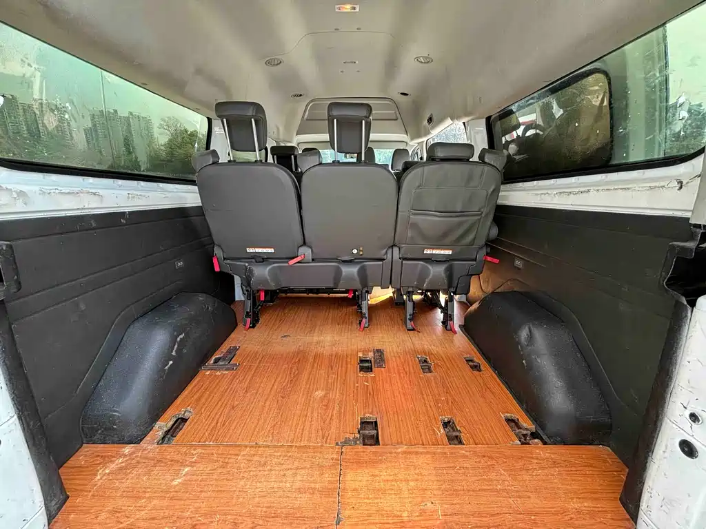 Ford Transit 2019 2.0T Diesel Business Travel Mid-Axis Mid-Roof 9-Seater China VI