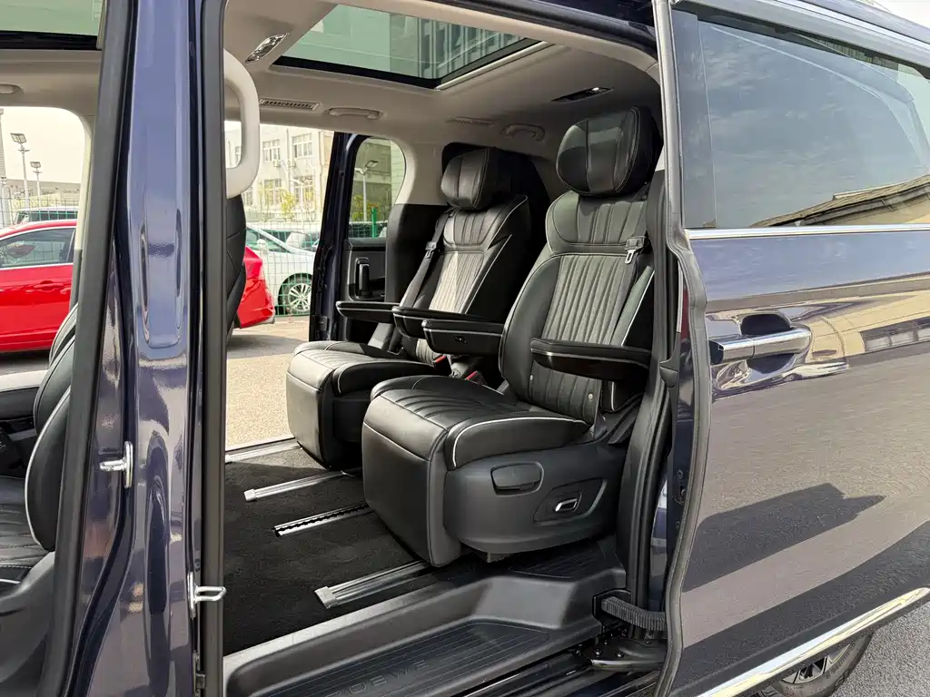 Roewe iMAX8 2023 400TGI Comfort Edition