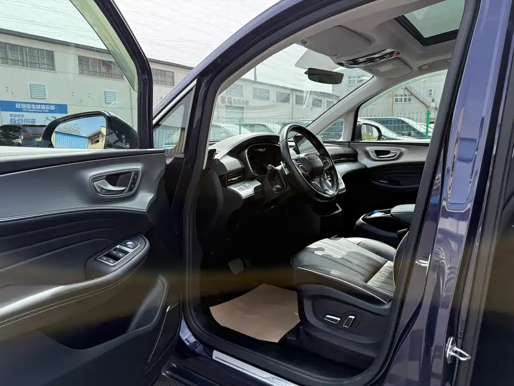 Roewe iMAX8 2023 400TGI Comfort Edition