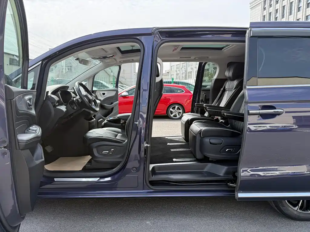 Roewe iMAX8 2023 400TGI Comfort Edition