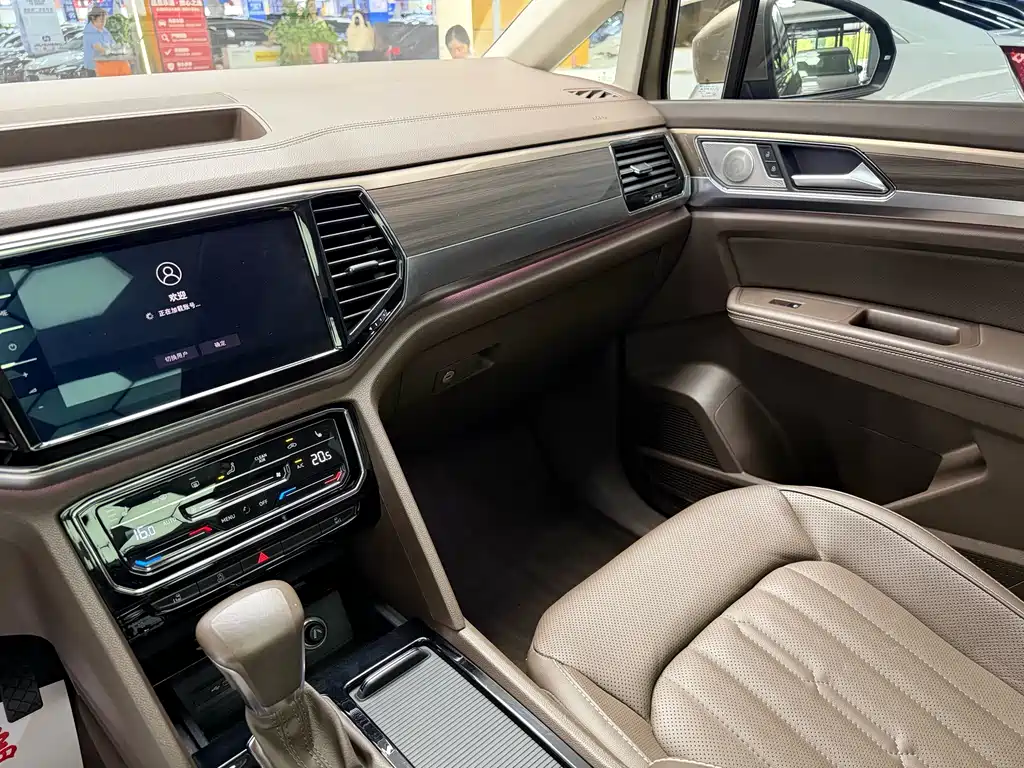 Viloran 2020 330TSI Luxury Edition