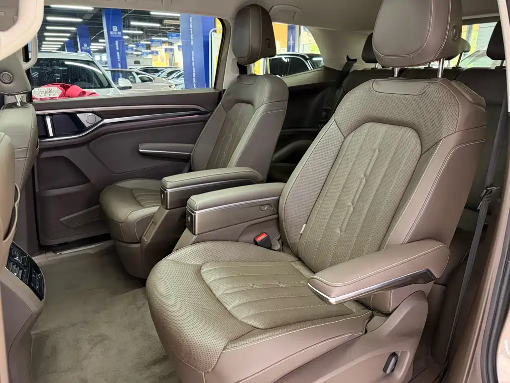 Viloran 2020 330TSI Luxury Edition
