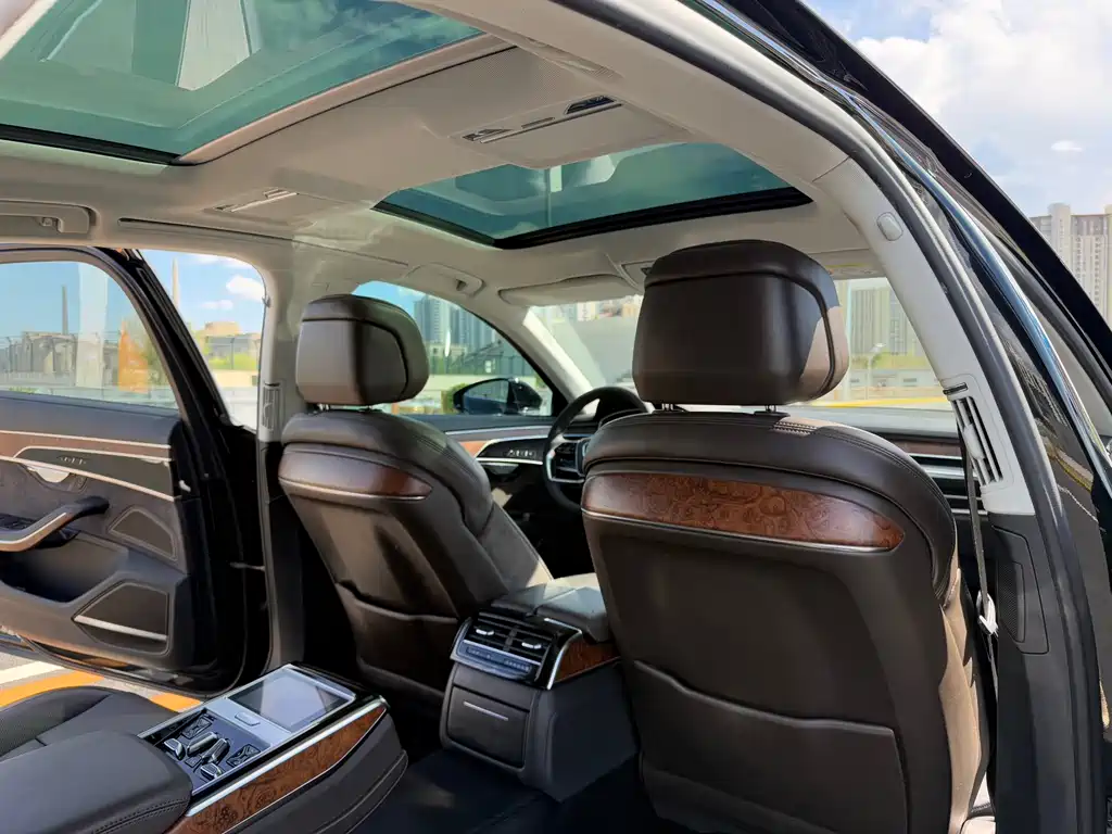 Audi A8L 55 TFSI quattro Luxury 2018