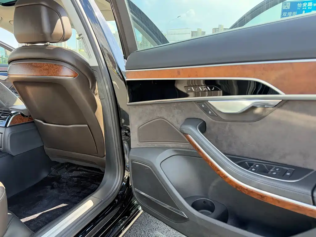 Audi A8L 55 TFSI quattro Luxury 2018