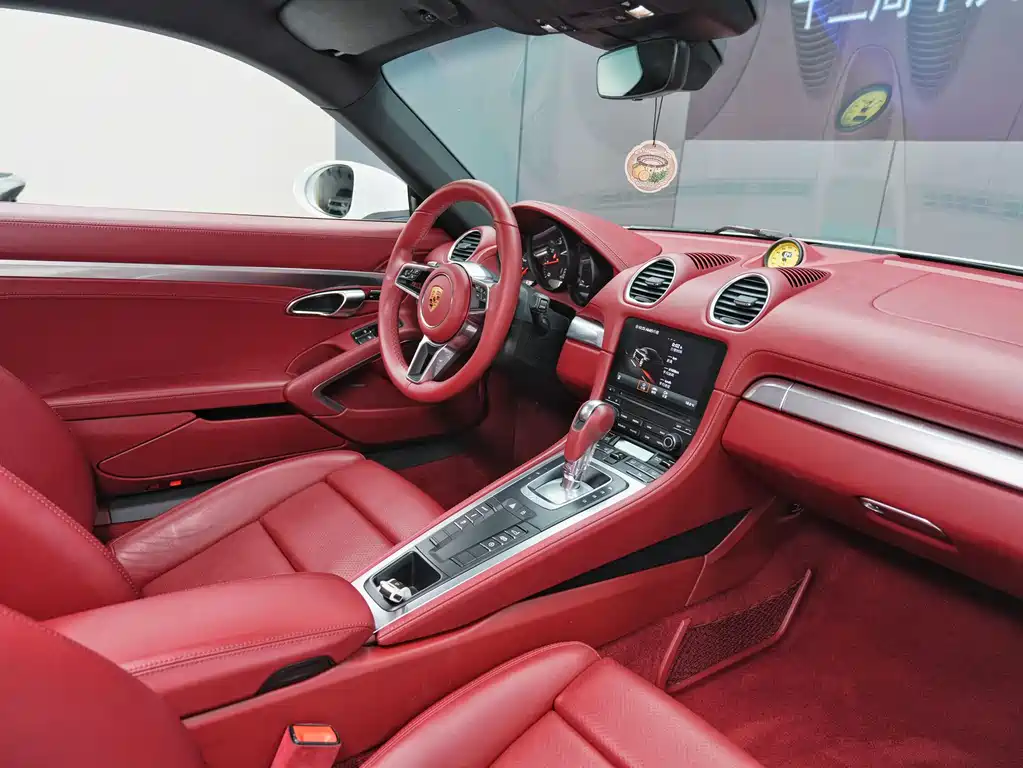 Porsche 718 Cayman 2022