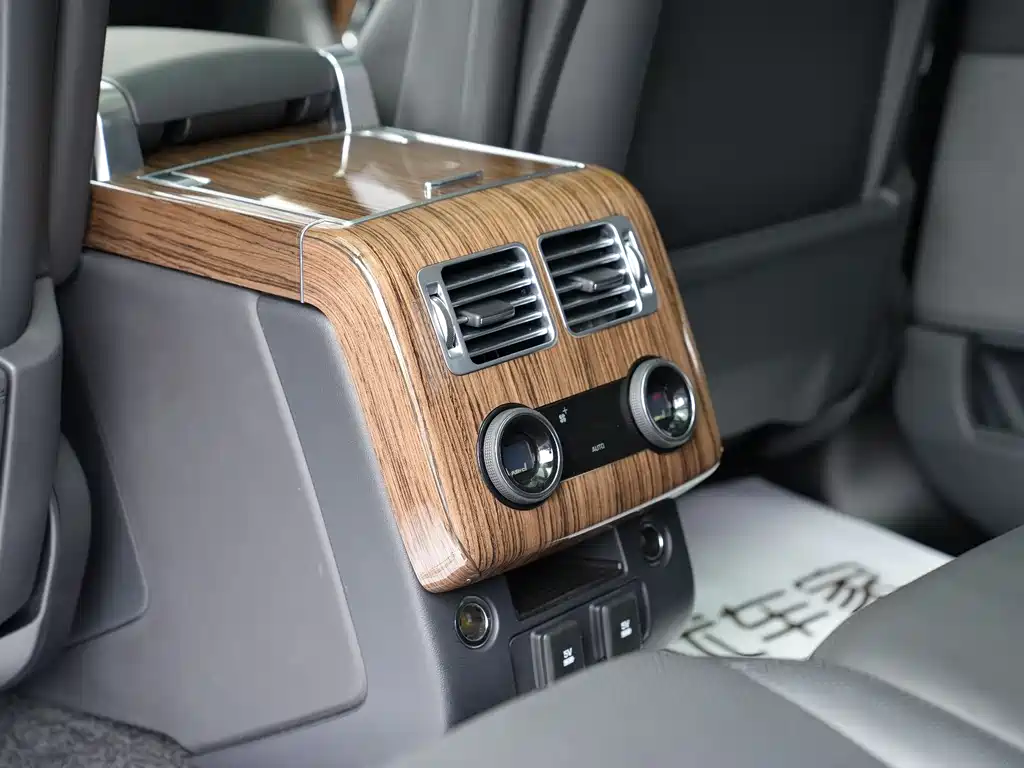 Range Rover 2021 3.0 L6 Heritage Extended Classic Edition