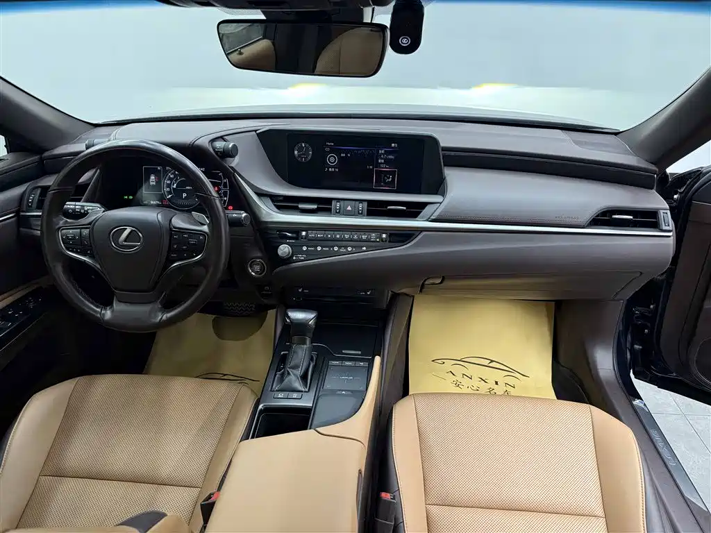 Lexus ES 2020 200 Excellence Edition