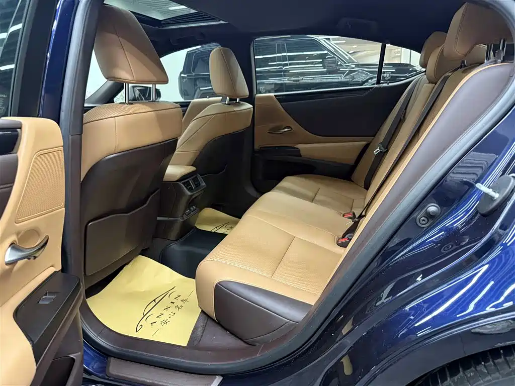 Lexus ES 2020 200 Excellence Edition