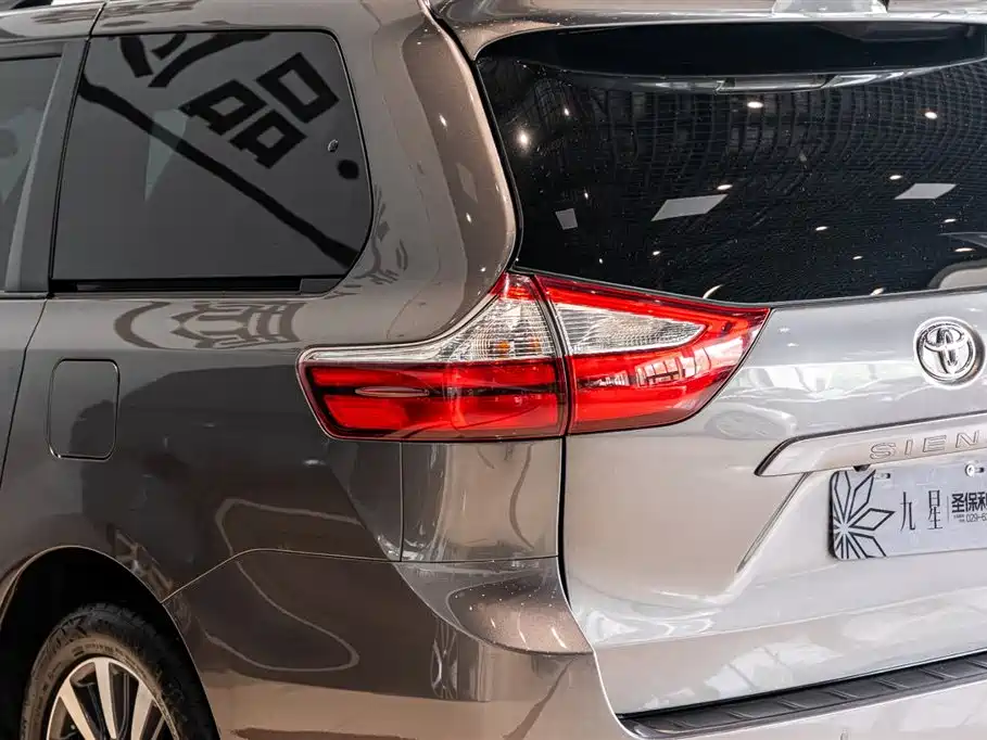 2018 Toyota Sienna 3.5L US Spec