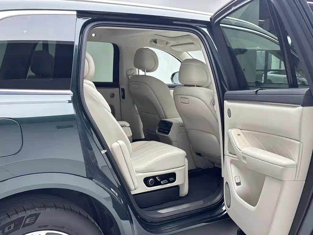 AITO M8 2025 EREV Max+ 53.4kWh 6-Seater with 192-Line LiDAR