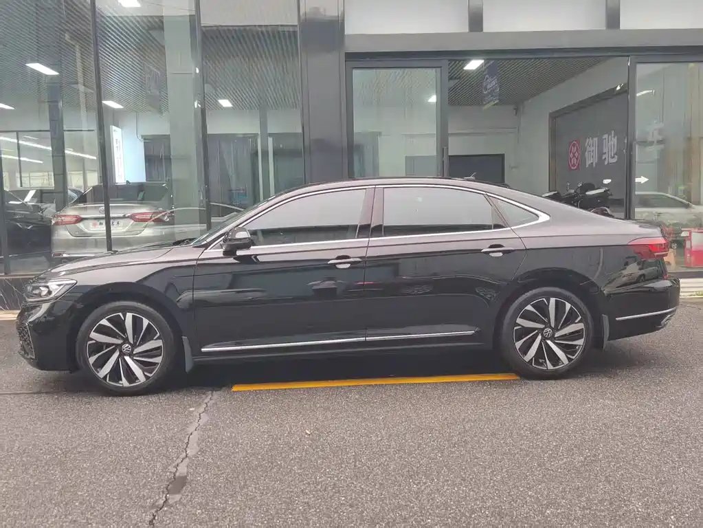 Volkswagen Passat 2022 330TSI Starlight Elite Edition