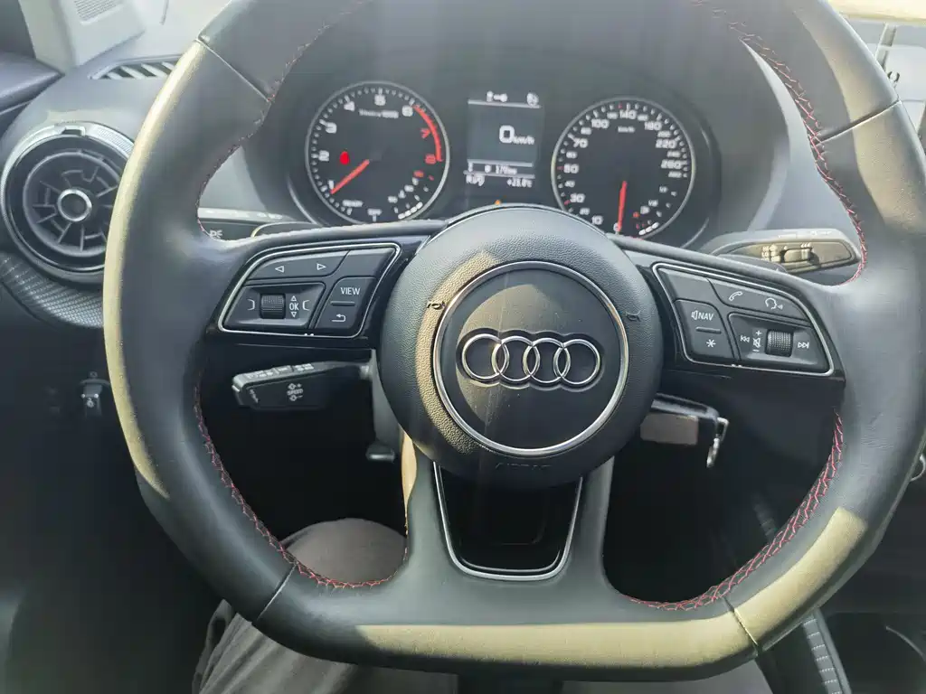 Audi Q2L 2022 35 TFSI Fashion Elegant Edition