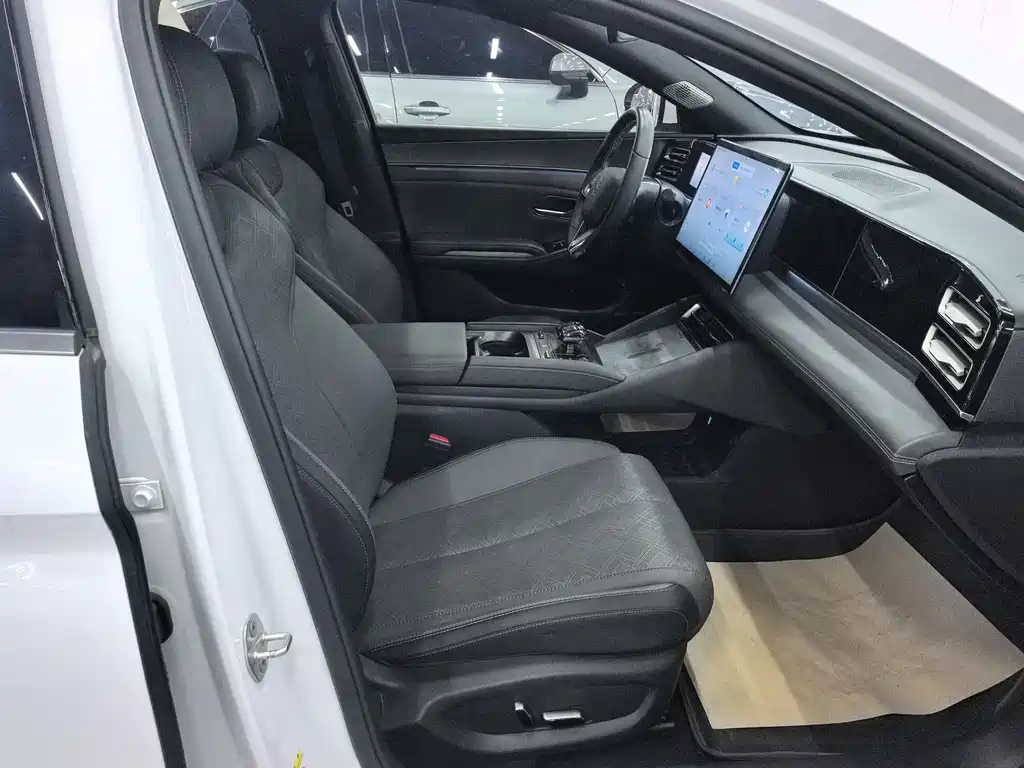 Qin L 2024 DM-i 120KM Excellence Edition