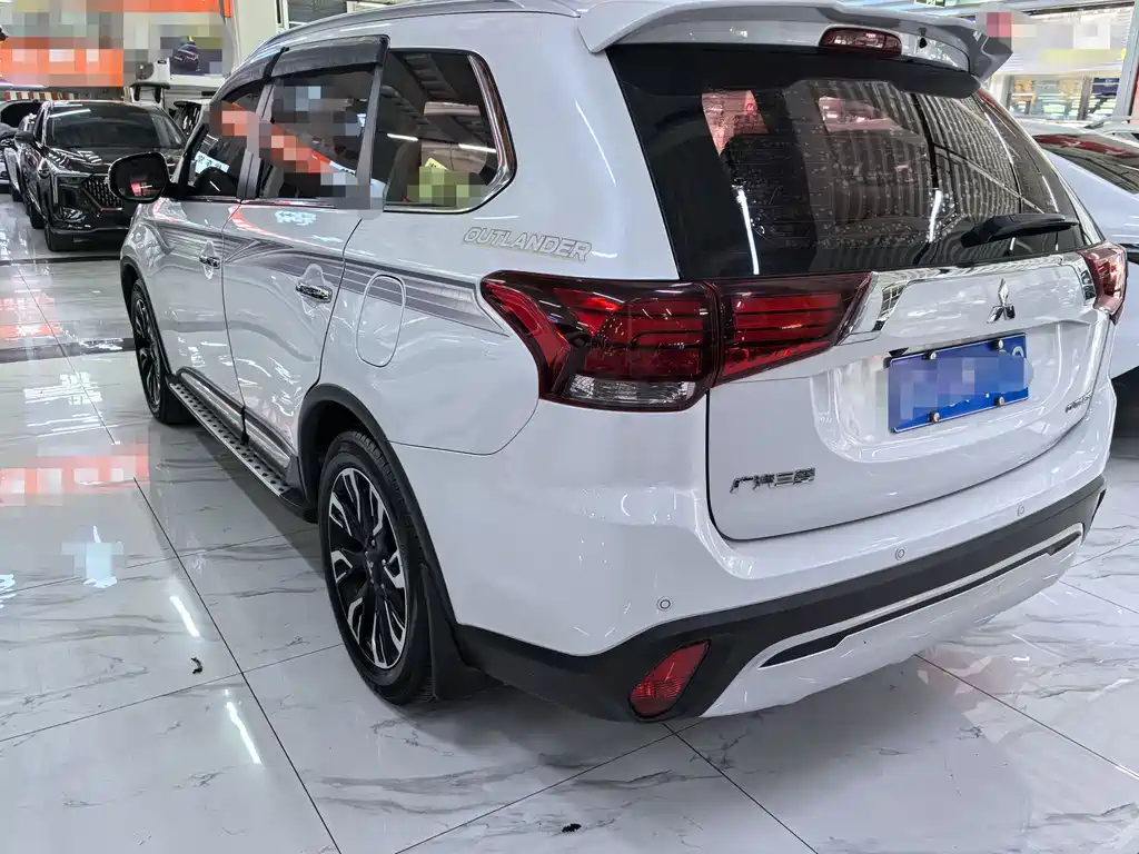 Outlander 2019 2.4L 4WD Zhi Xiang Edition 5-Seater China VI