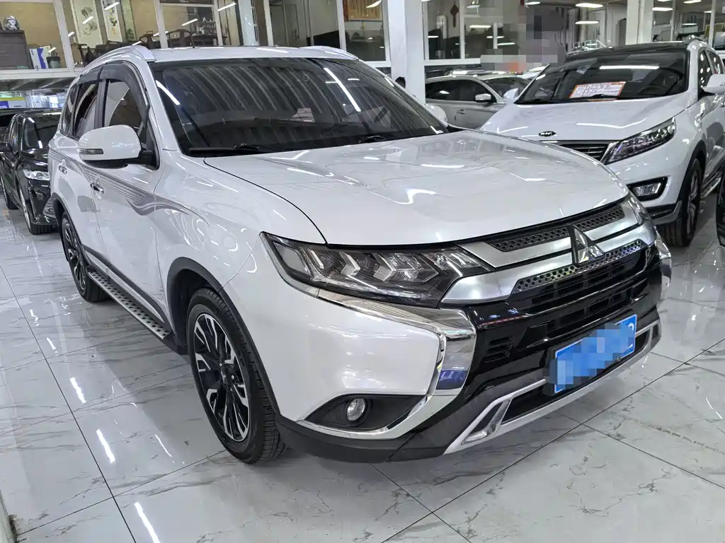 Outlander 2019 2.4L 4WD Zhi Xiang Edition 5-Seater China VI