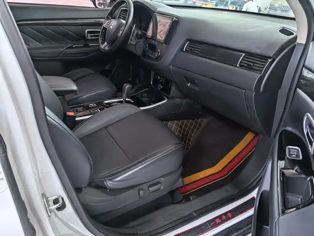 Outlander 2019 2.4L 4WD Zhi Xiang Edition 5-Seater China VI