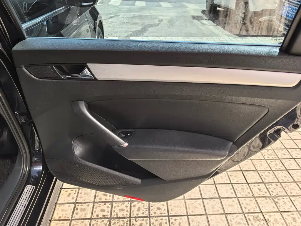 Volkswagen Passat 2015 1.8TSI DSG Zunjong Edition