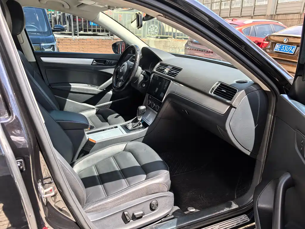 Volkswagen Passat 2015 1.8TSI DSG Zunjong Edition