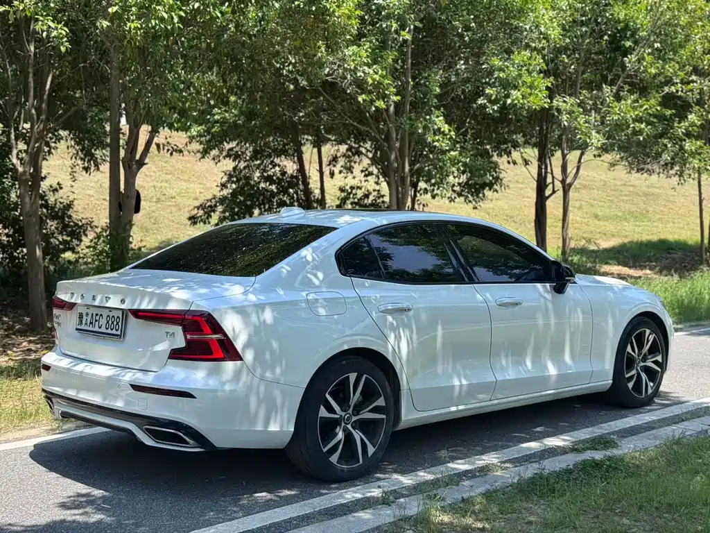 Volvo S60 2021 T4 Zhiyuan Sports Edition