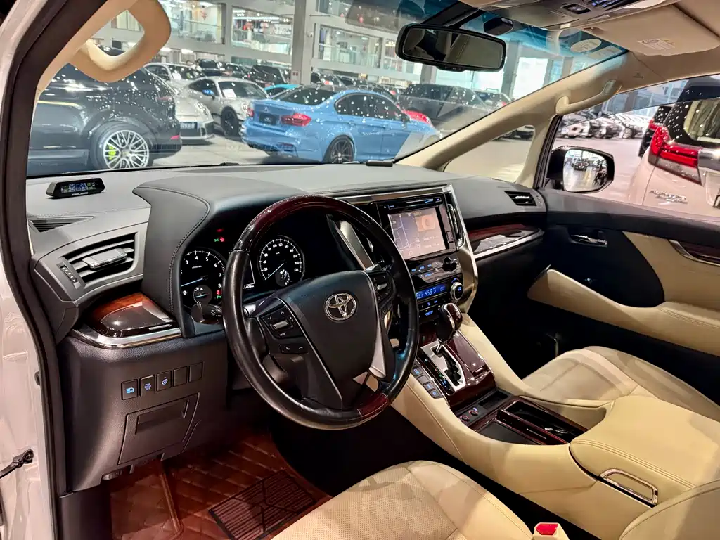 Alphard 2015 3.5L Luxury Edition