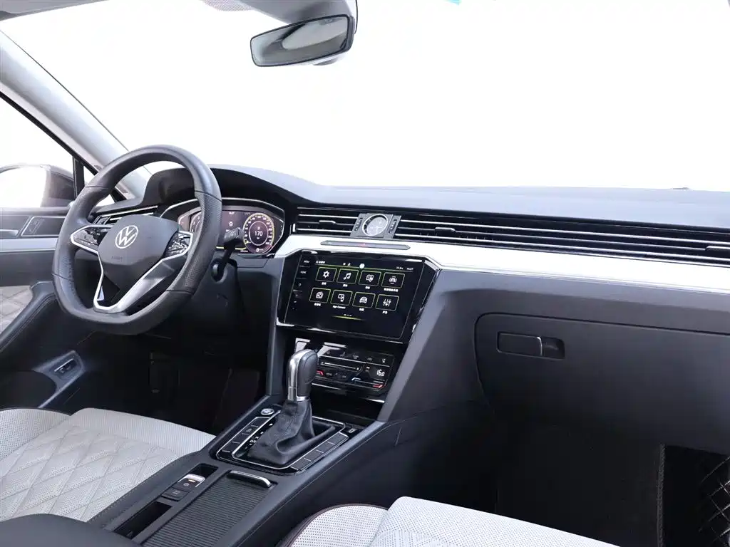 Magotan 2023 2 Million Edition 330TSI DSG Luxury