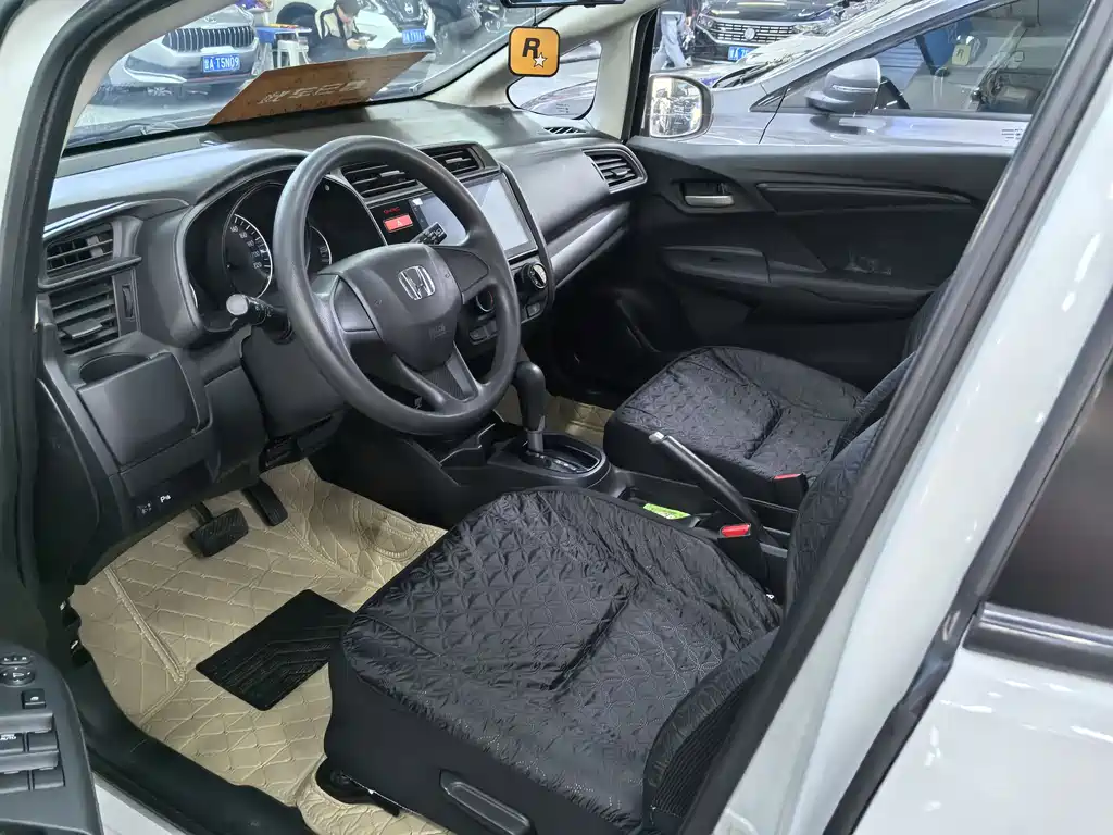 Honda Fit 2016 1.5L LXS CVT Comfort Sunroof Edition